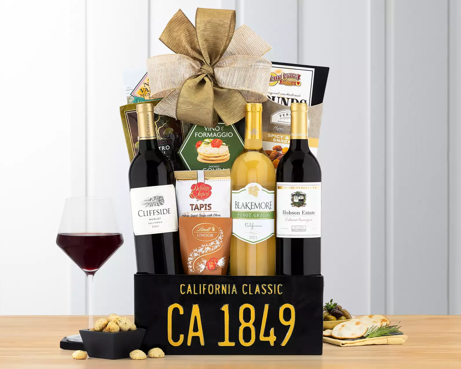 Cali Classic Red & White Wine Gift Basket