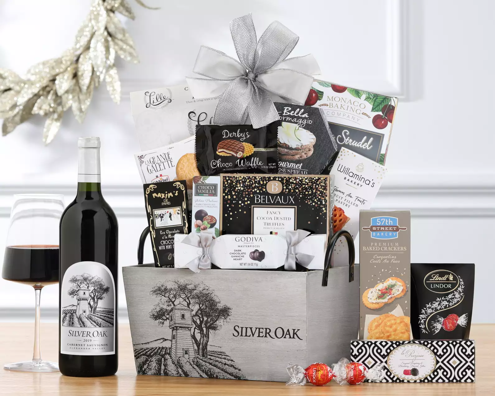 Silver Oak Sauvignon Gourmet Deluxe Gift Basket